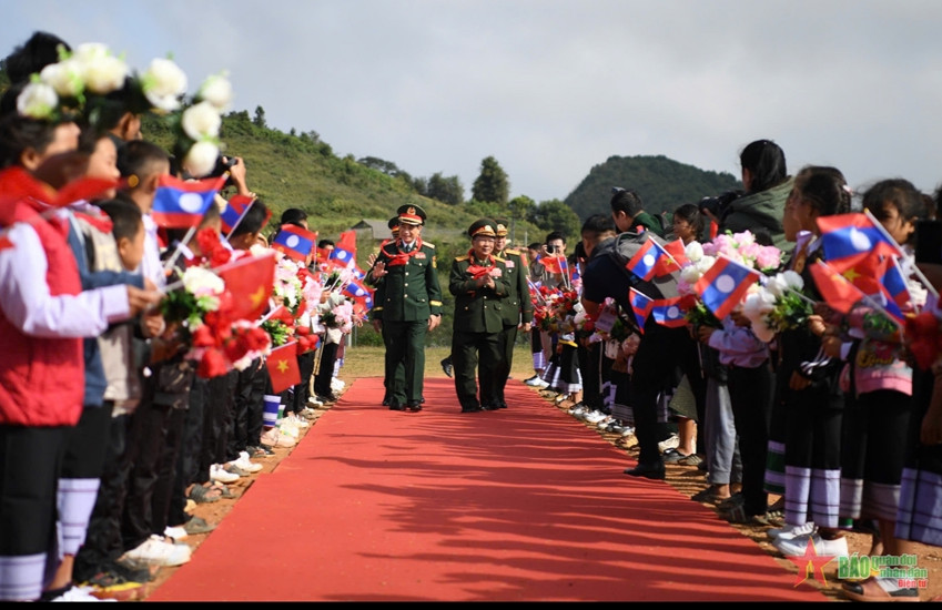 Hoạt động Giao lưu hữu nghị quốc phòng biên giới Việt Nam - Lào lần thứ hai tại tỉnh Houaphanh