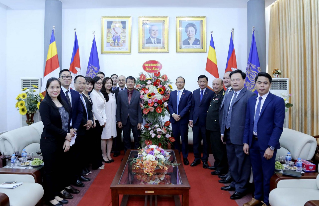 Thứ trưởng Thường trực Bộ Ngoại giao Nguyễn Minh Vũ chúc mừng Quốc khánh Vương quốc Campuchia