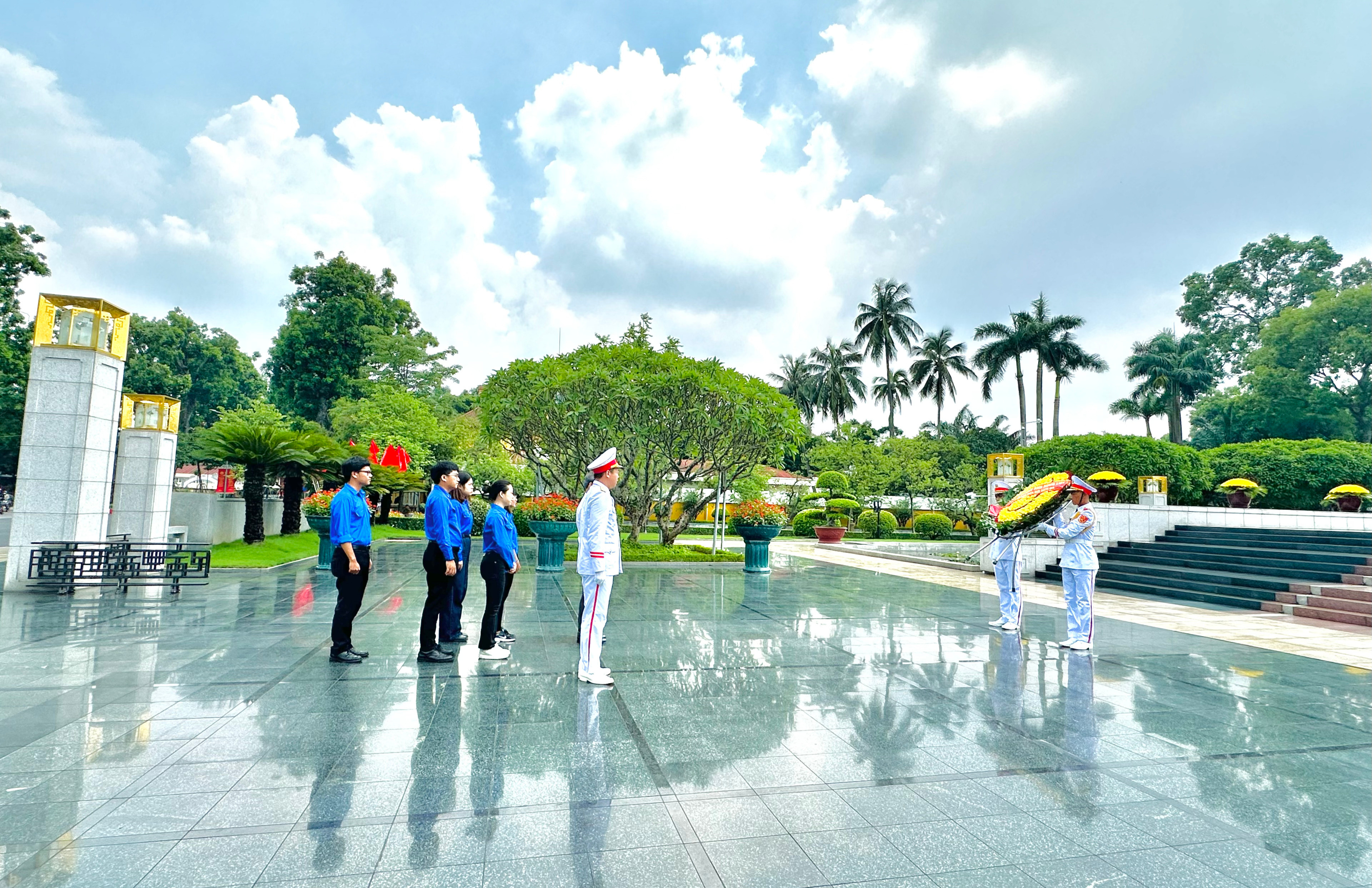   Thanh niên Ủy ban Biên giới quốc gia tri ân các anh hùng, liệt sĩ và thương bệnh binh