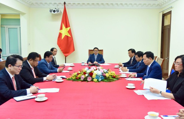 Thủ tướng Chính phủ Phạm Minh Chính điện đàm với Thủ tướng Quốc vụ viện Trung Quốc Lý Cường