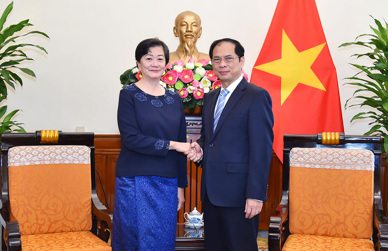 Không ngừng vun đắp cho tình hữu nghị láng giềng tốt đẹp giữa Việt Nam và Campuchia
