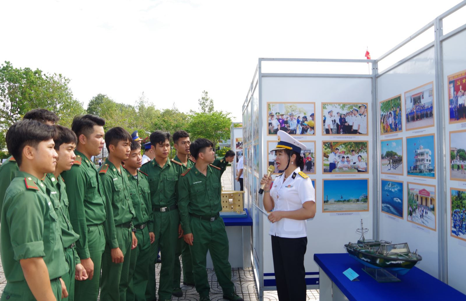 Khai mạc triển lãm ‘Hoàng Sa, Trường Sa - Biển, đảo thiêng liêng’