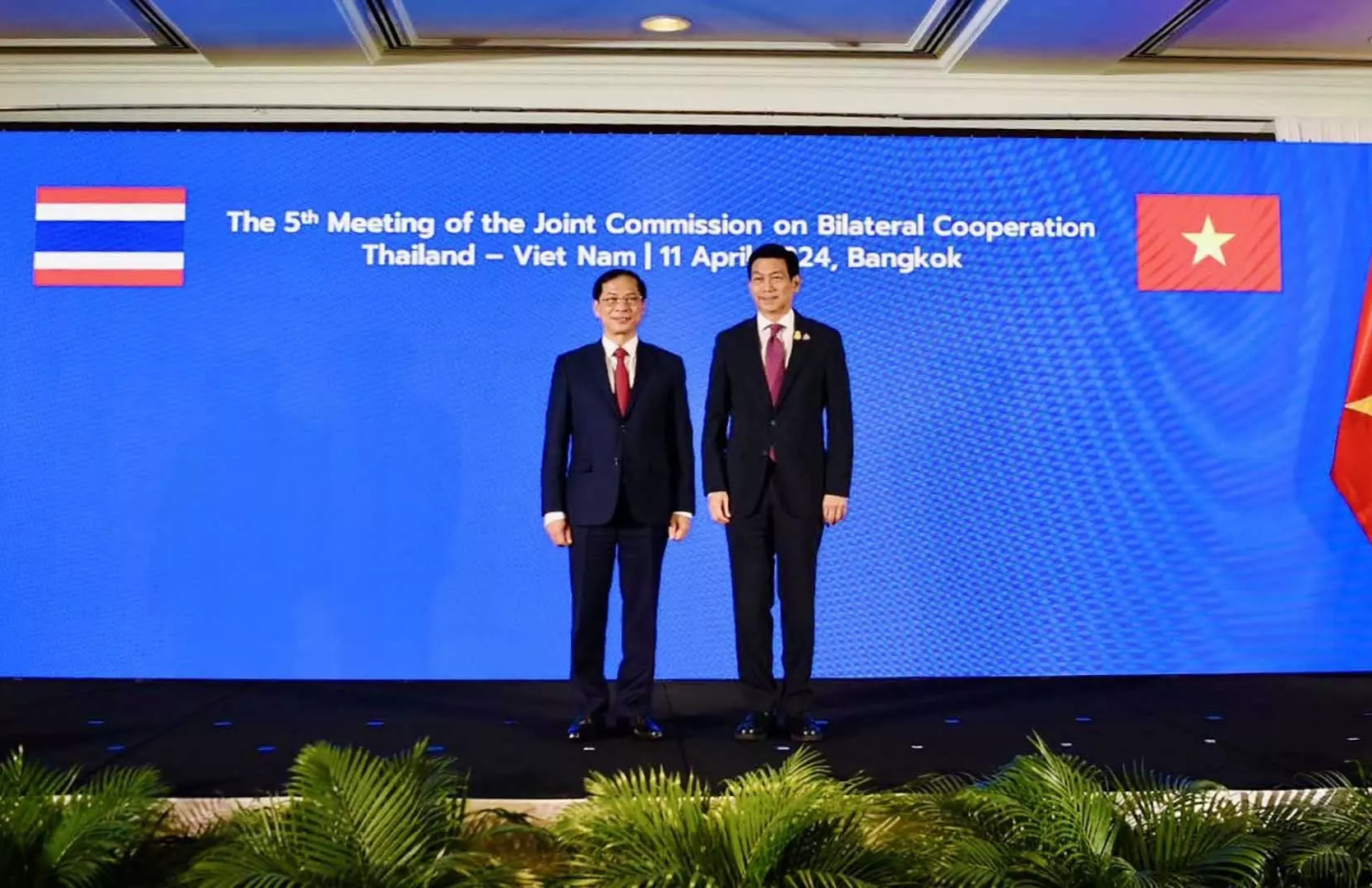 Việt Nam và Thái Lan nhất trí phối hợp và cùng các thành viên ASEAN duy trì lập trường nguyên tắc của ASEAN về vấn đề Biển Đông
