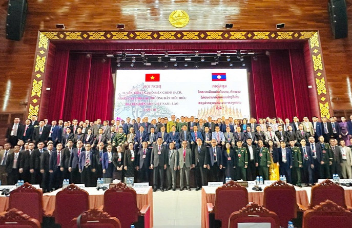 Tăng cường tuyên truyền, phổ biến chính sách, pháp luật cho các Trưởng bản tiêu biểu hai bên biên giới Việt Nam - Lào