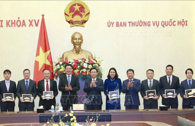 Chủ tịch Quốc hội Vương Đình Huệ tiếp trưởng các cơ quan đại diện ngoại giao Việt Nam ở nước ngoài