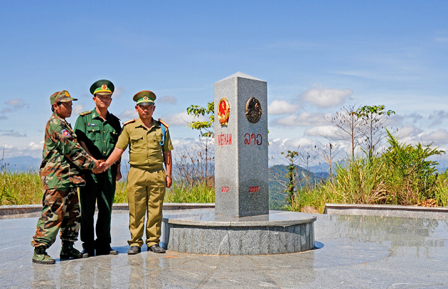 Hệ thống cột mốc/cọc dấu biên giới trên đất liền Việt Nam – Campuchia được phân loại và thể hiện như thế nào?