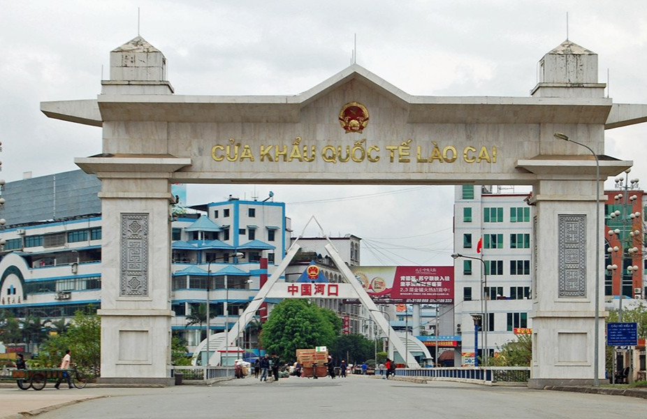 Nghị định thư giữa Chính phủ CHXH Việt Nam và Chính phủ CHND Trung Hoa về việc đơn giản hóa thủ tục qua lại cho nhân viên, thiết bị, vật liệu, phương tiện thi công để cùng xây dựng cầu đường bộ qua sông Nậm Thi tại cửa khẩu Lào Cai - Hà Khẩu