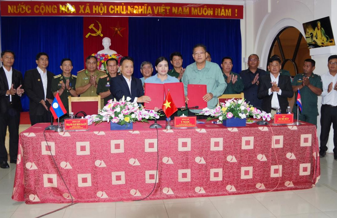 Thống nhất các nội dung phục vụ tổ chức Chương trình Giao lưu hữu nghị Quốc phòng biên giới Việt Nam - Lào - Campuchia