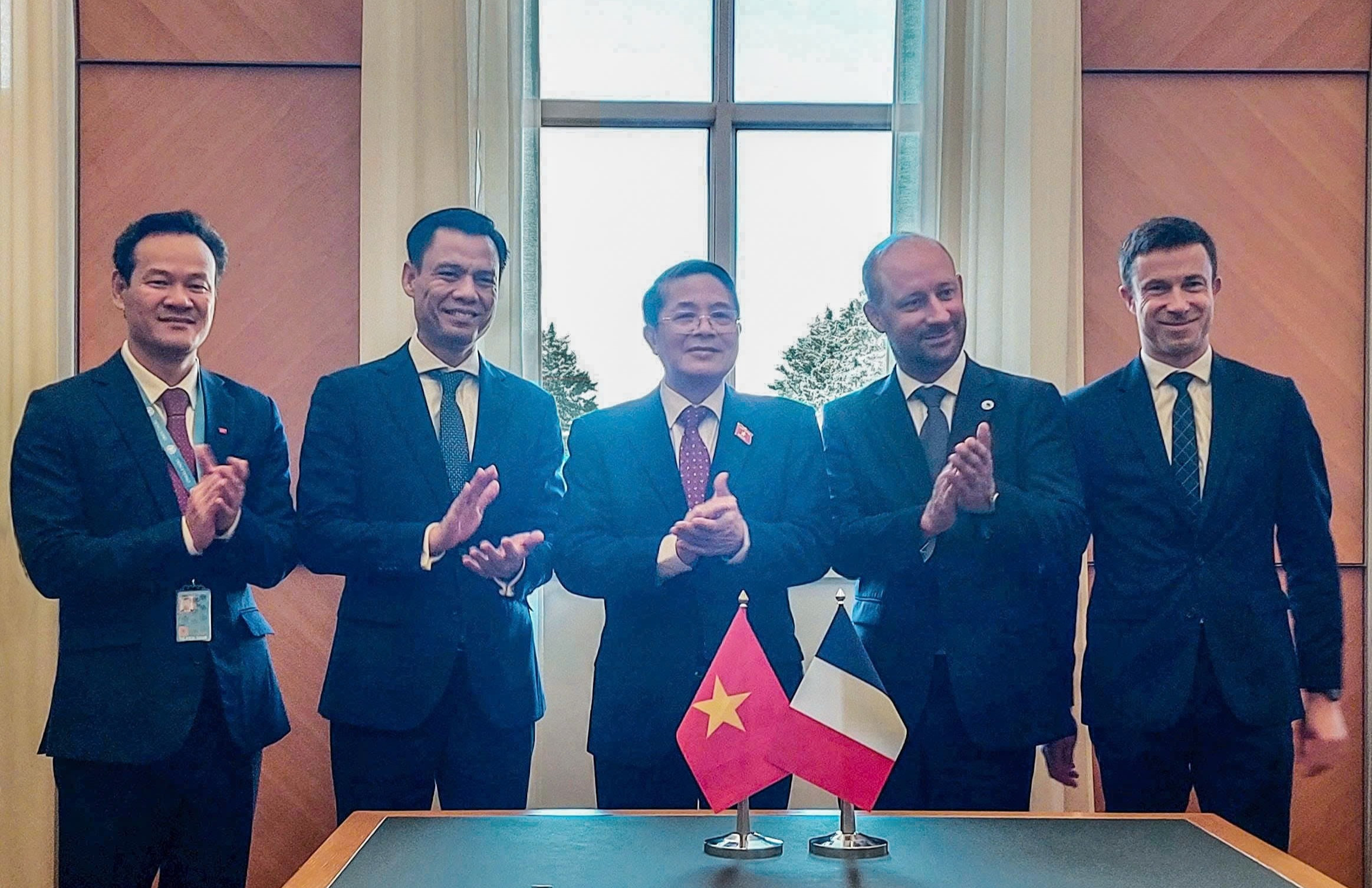 Phó Chủ tịch Quốc hội Nguyễn Đức Hải gặp Phó Chủ tịch Thượng viện Pháp
