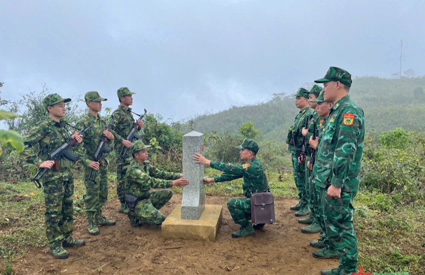 Đồn Biên phòng Trung Lý phối hợp tuần tra song phương