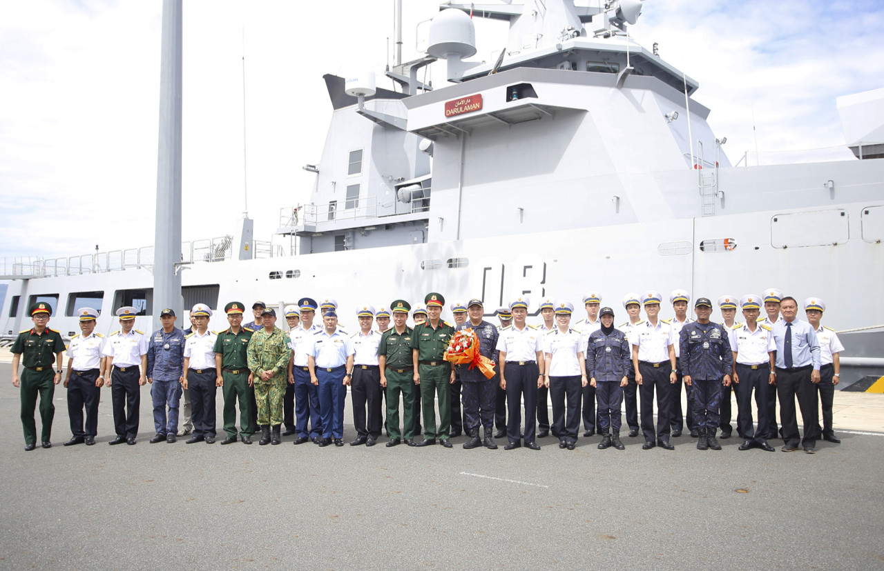 Tàu Hải quân Hoàng gia Brunei thăm Khánh Hoà