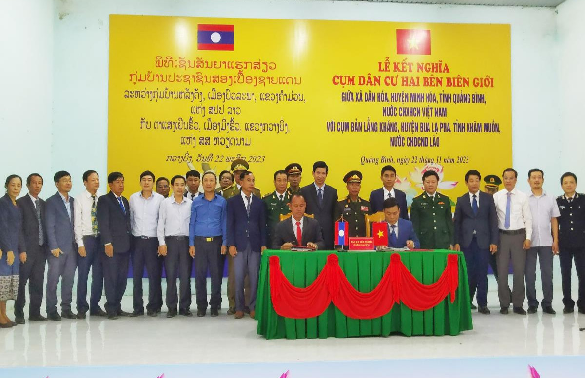 Ký kết nghĩa cụm dân cư hai bên biên giới Việt Nam - Lào