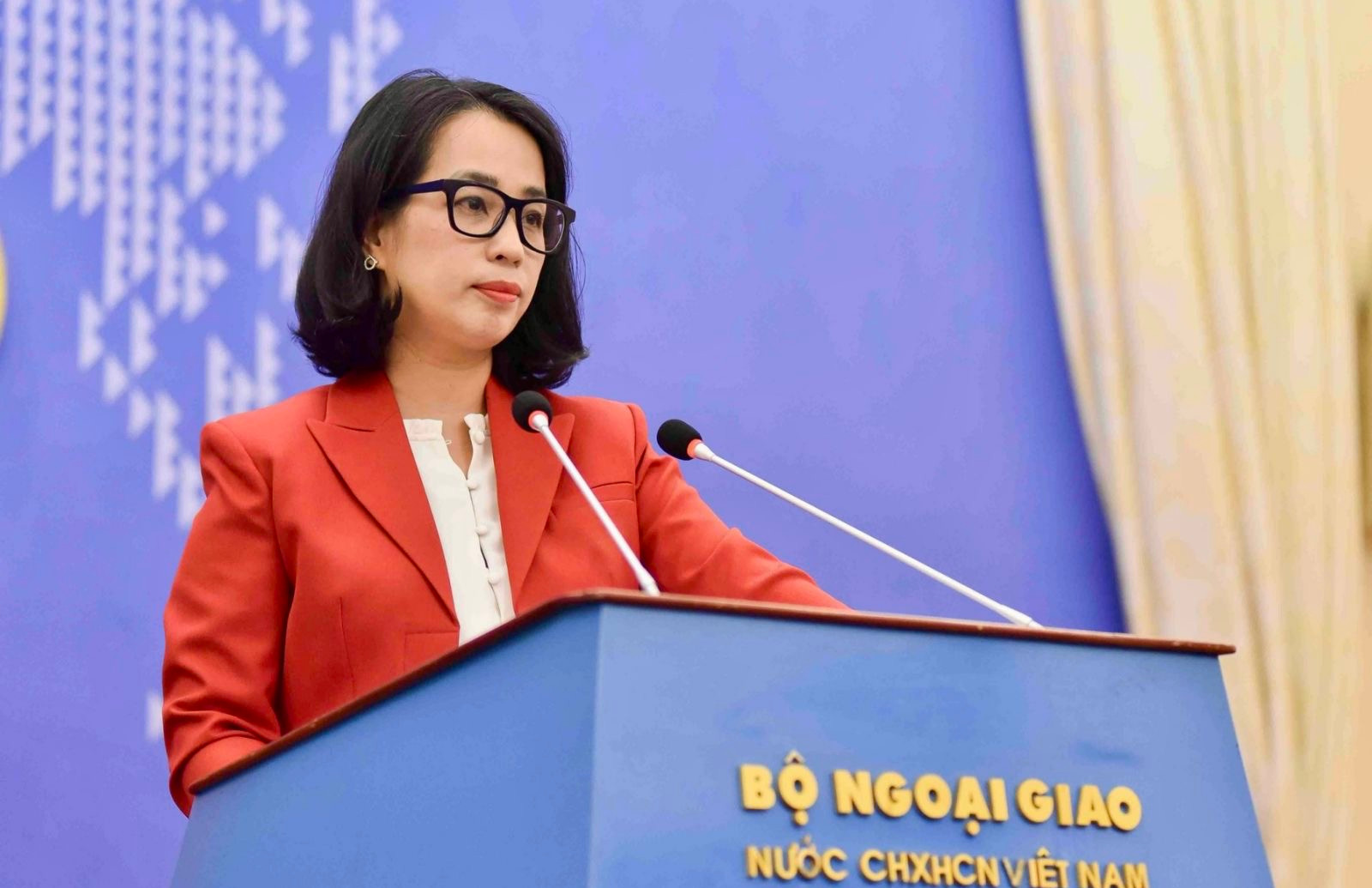 Người Phát ngôn Bộ Ngoại giao Việt Nam Phạm Thu Hằng trả lời câu hỏi của phóng viên đề nghị bình luận của Việt Nam nhân dịp 10 năm Tòa Trọng tài thành lập theo Phụ lục VII Công ước Liên hợp quốc về Luật Biển 1982 ra phán quyết trong vụ kiện giữa Philippin