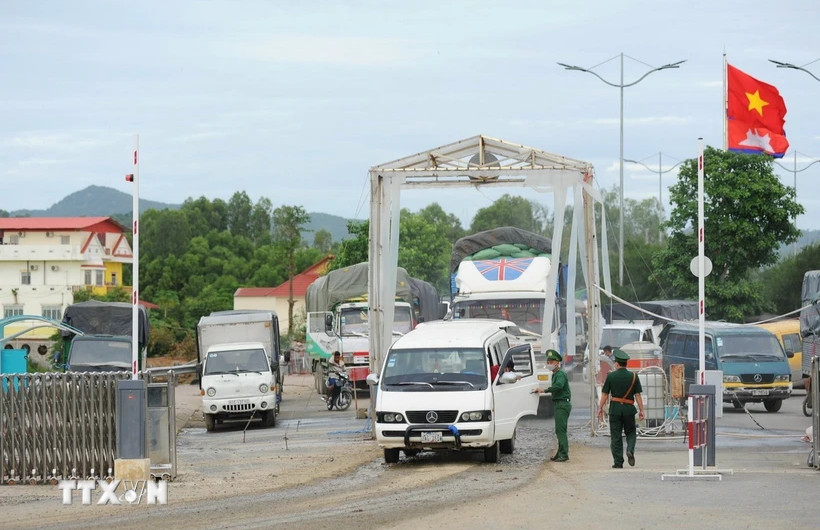 Đưa An Giang trở thành điểm trung chuyển hàng hóa trọng yếu vào Campuchia