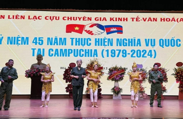 Kỷ niệm 45 năm thành lập Đoàn chuyên gia kinh tế - văn hoá giúp cách mạng Campuchia