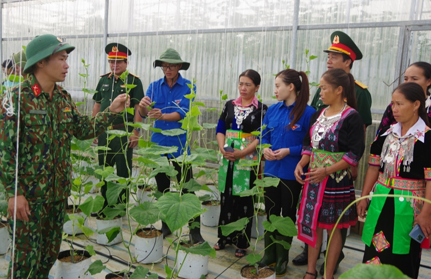 Nhân dân ấm no, biên giới hòa bình và phát triển