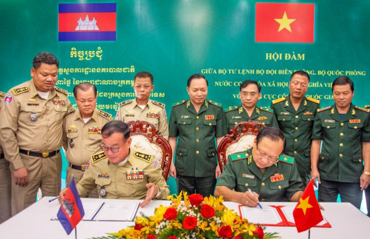Đẩy mạnh công tác phối hợp bảo đảm an ninh trật tự biên giới Việt Nam - Campuchia