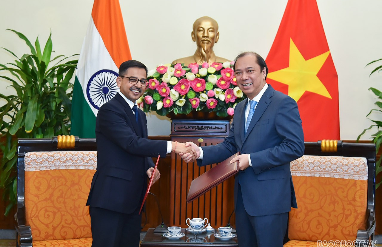 Lãnh đạo Việt Nam - Ấn Độ trao đổi thư mừng nhân kỷ niệm 50 năm ngày thiết lập quan hệ ngoại giao giữa hai nước.