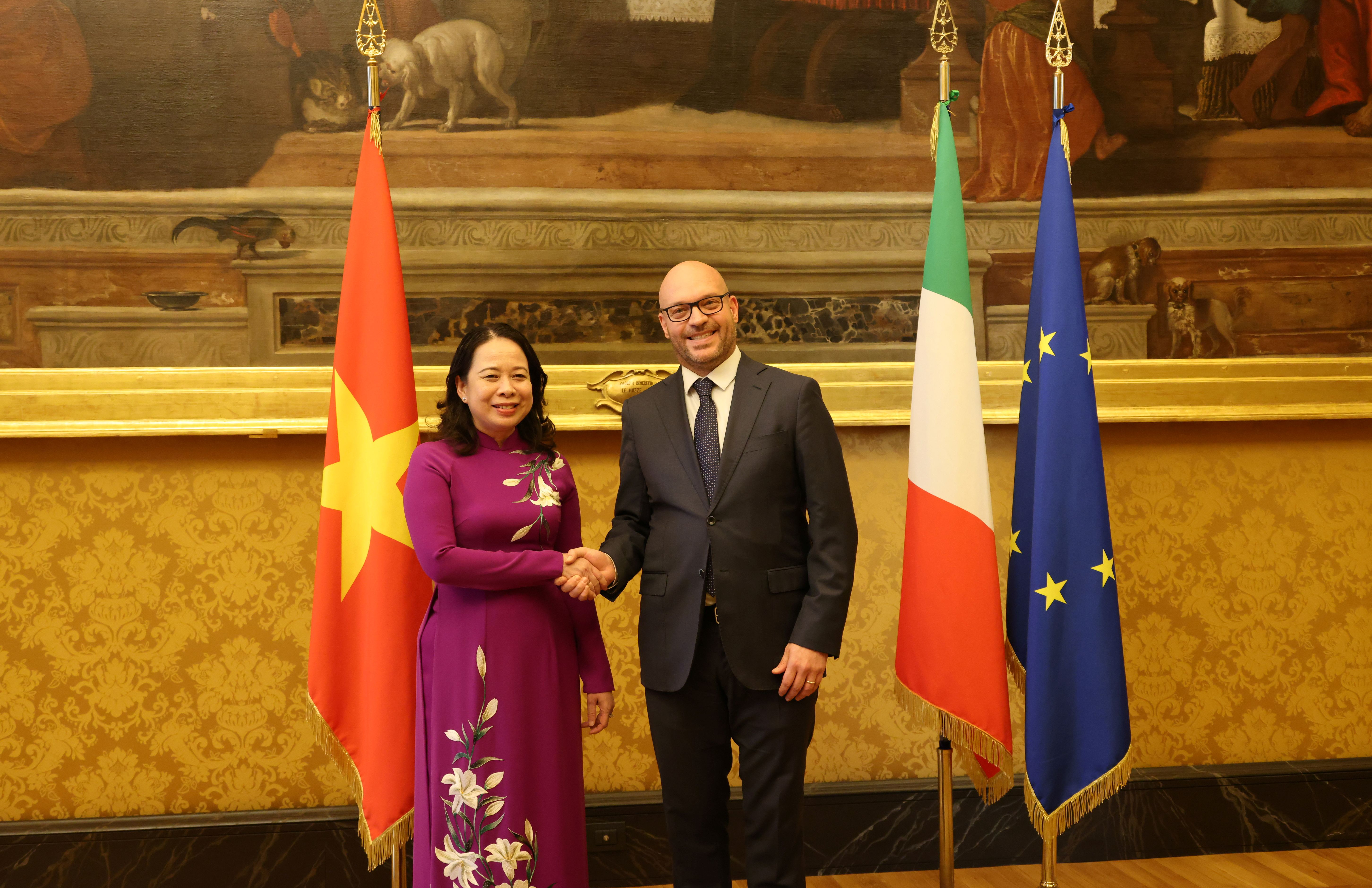 Phó Chủ tịch nước Võ Thị Ánh Xuân hội đàm với Chủ tịch Hạ viện Italia, hội kiến Chủ tịch Ủy ban Chính sách EU của Thượng viện Italia