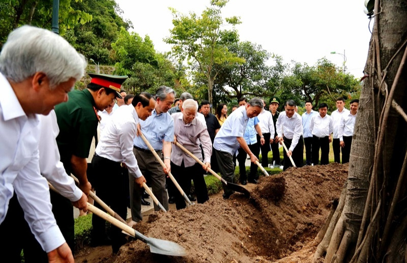 “Cây Hữu Nghị” Việt-Trung: Cắm rễ sâu, tỏa bóng mát