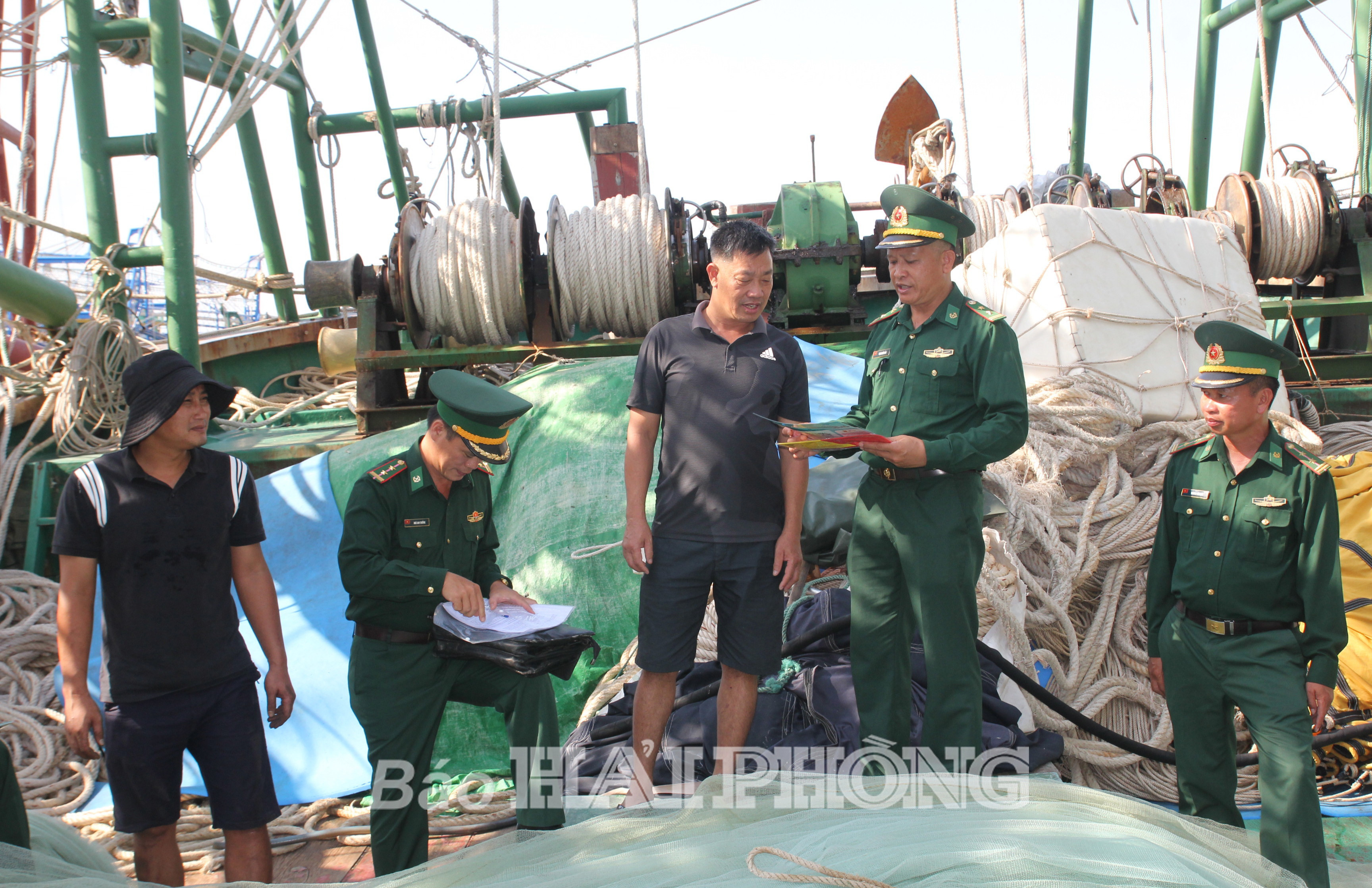 Huy động tàu thuyền dân sự bảo vệ chủ quyền biển, đảo: Những “cánh tay nối dài” trên biển