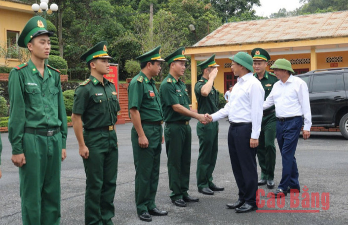 Phó Thủ tướng Chính phủ Bùi Thanh Sơn thăm và làm việc tại Đồn Biên phòng Đàm Thủy