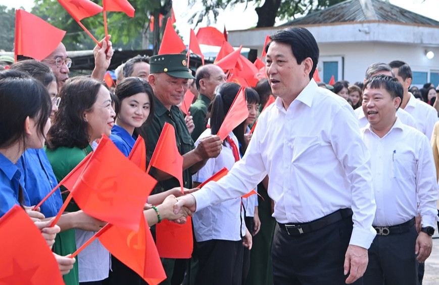 Chủ tịch nước Lương Cường kiểm tra vận hành hoạt động hệ thống chính trị tại xã Quảng Hà (Quảng Ninh)