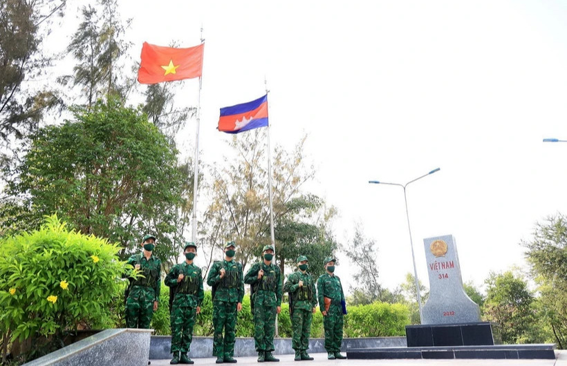 Thắm tình hữu nghị giữa các lực lượng bảo vệ biên giới Việt Nam-Campuchia