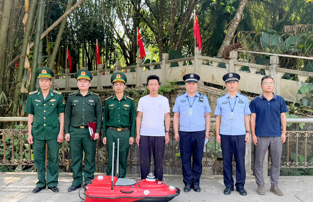 Đồn Biên phòng Cửa khẩu Quốc tế Thanh Thủy cứu sống công dân Trung Quốc gặp nạn