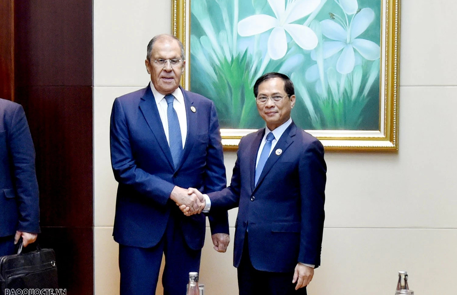 Phó Thủ tướng, Bộ trưởng Ngoại giao Bùi Thanh Sơn gặp Bộ trưởng Ngoại giao Nga Sergei Lavrov