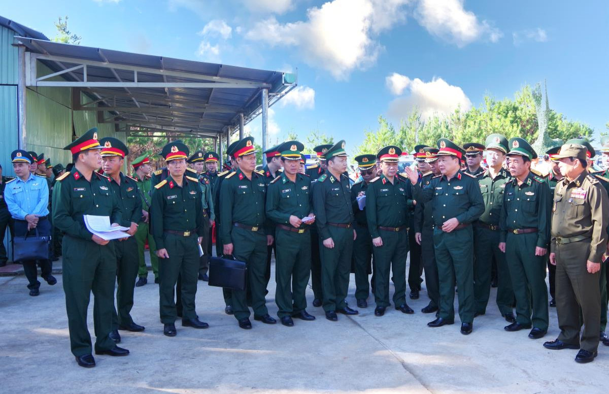 Kiểm tra, tổng duyệt Chương trình Giao lưu hữu nghị Quốc phòng biên giới Việt Nam - Lào - Campuchia lần thứ nhất