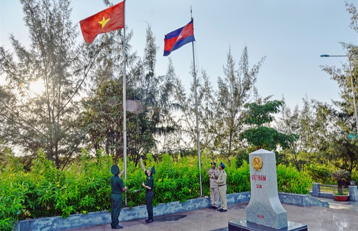 Biên giới trên đất liền Việt Nam – Campuchia có điểm khởi đầu và điểm kết thúc ở đâu?