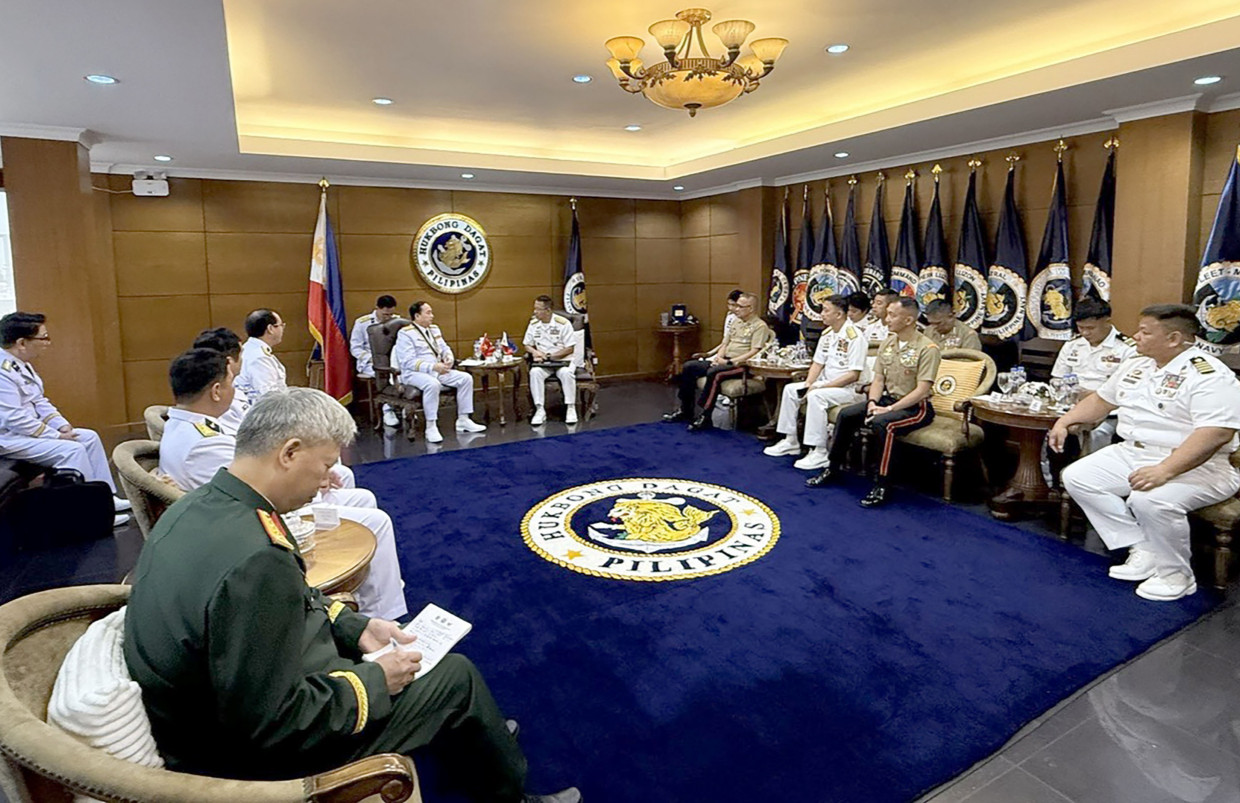 Phó Đô đốc Trần Thanh Nghiêm thăm Philippines