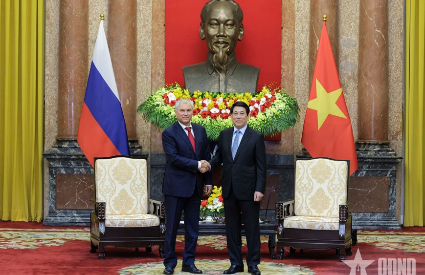   Chủ tịch nước Lương Cường tiếp Chủ tịch Đuma Quốc gia Nga