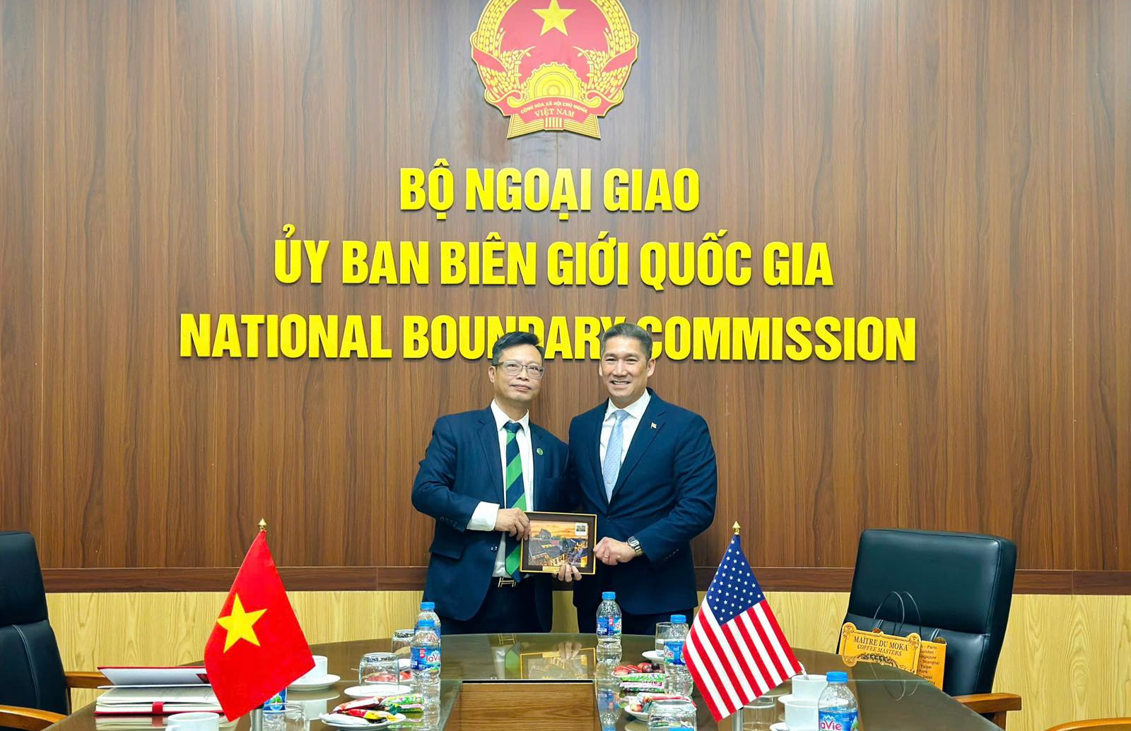 Đoàn Thứ trưởng Hải quân Hoa Kỳ thăm và trao đổi với Ủy ban Biên giới quốc gia, Bộ Ngoại giao Việt Nam