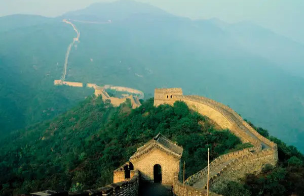 5 bức tường biên giới nổi tiếng