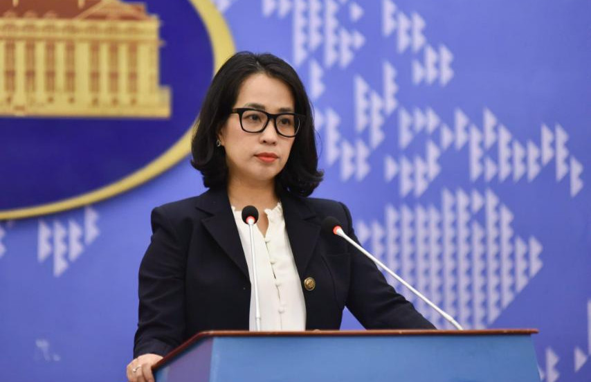Người Phát ngôn Bộ Ngoại giao Việt Nam Phạm Thu Hằng trả lời câu hỏi của phóng viên đề nghị cập nhật thông tin về công tác tìm kiếm, cứu hộ các thuyền viên Việt Nam trên tàu Khôi Nguyên 18