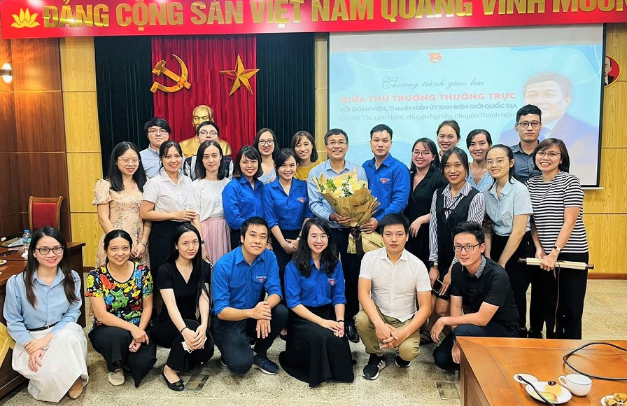 SỨC TRẺ ỦY BAN BIÊN GIỚI QUỐC GIA VIẾT TIẾP TRANG SỬ 50 NĂM GIỮ LỬA BIÊN CƯƠNG