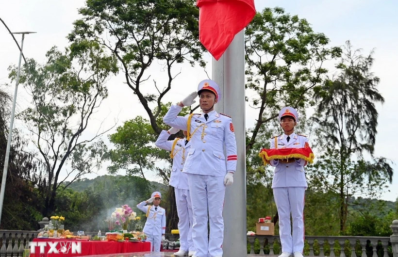 Vùng biên giới và hải đảo Quảng Ninh tổ chức nghi lễ chào cờ đầu Năm mới 2025