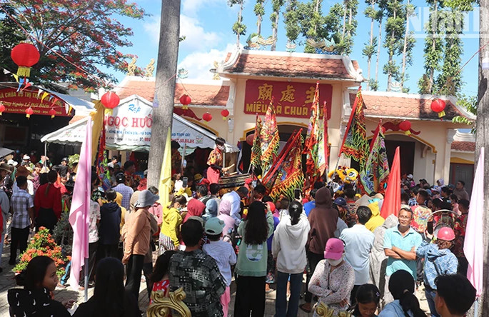 Rộn ràng lễ hội cúng biển Mỹ Long ở Trà Vinh